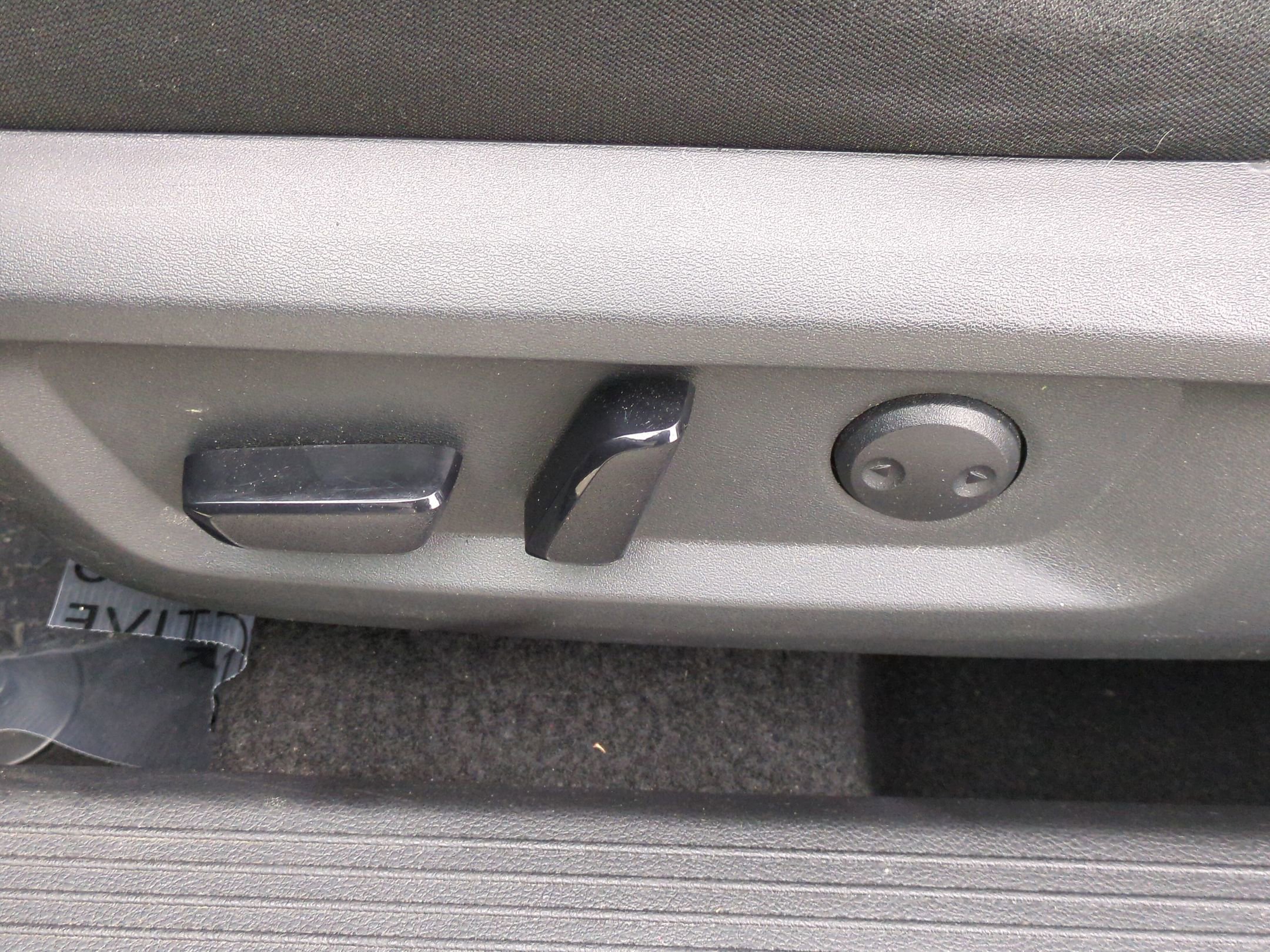 Used 2024 Nissan Rogue SV AWD/4WD image 17