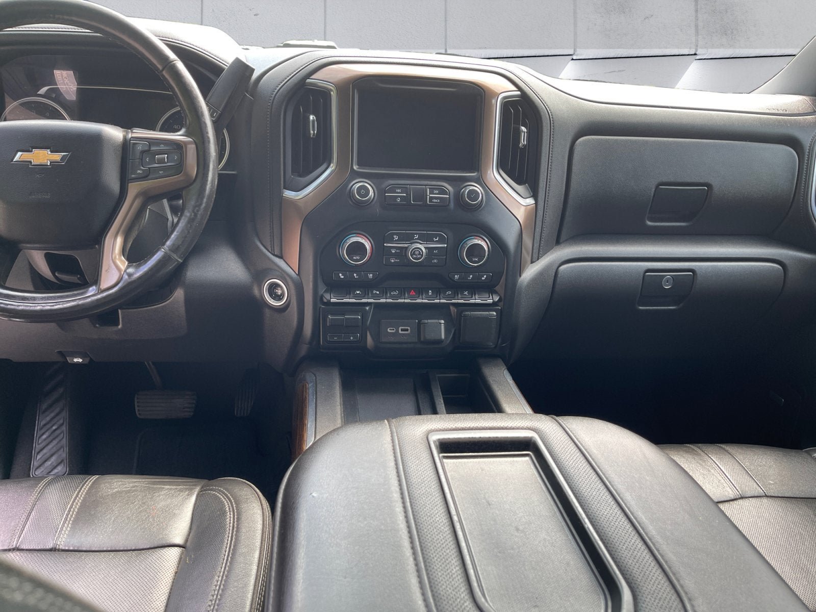 Used 2022 Chevrolet Silverado 1500 High Country w/ Technology Package AWD/4WD image 28