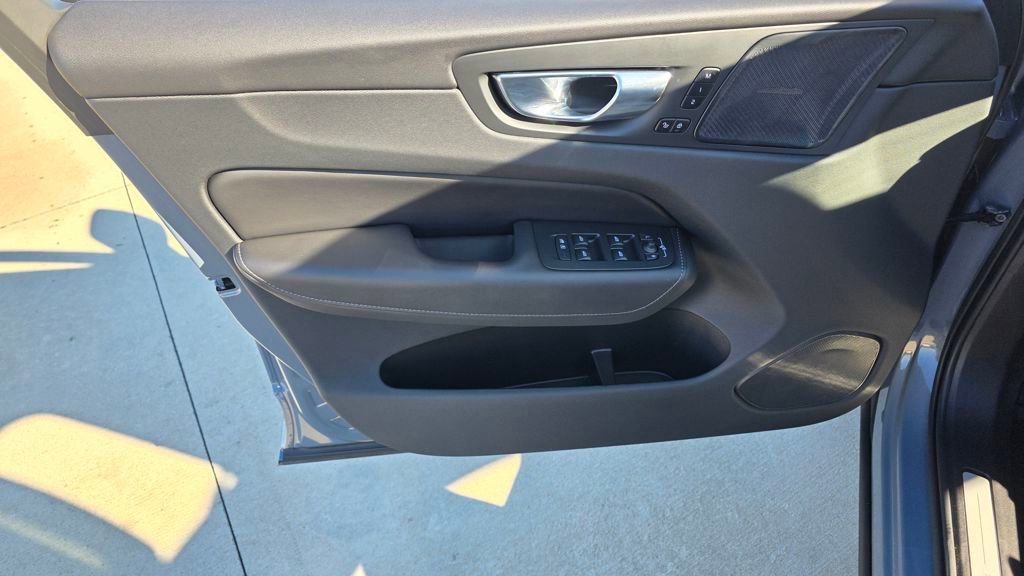 Used 2023 Volvo XC60 T8 Ultimate w/ Climate Package image 25