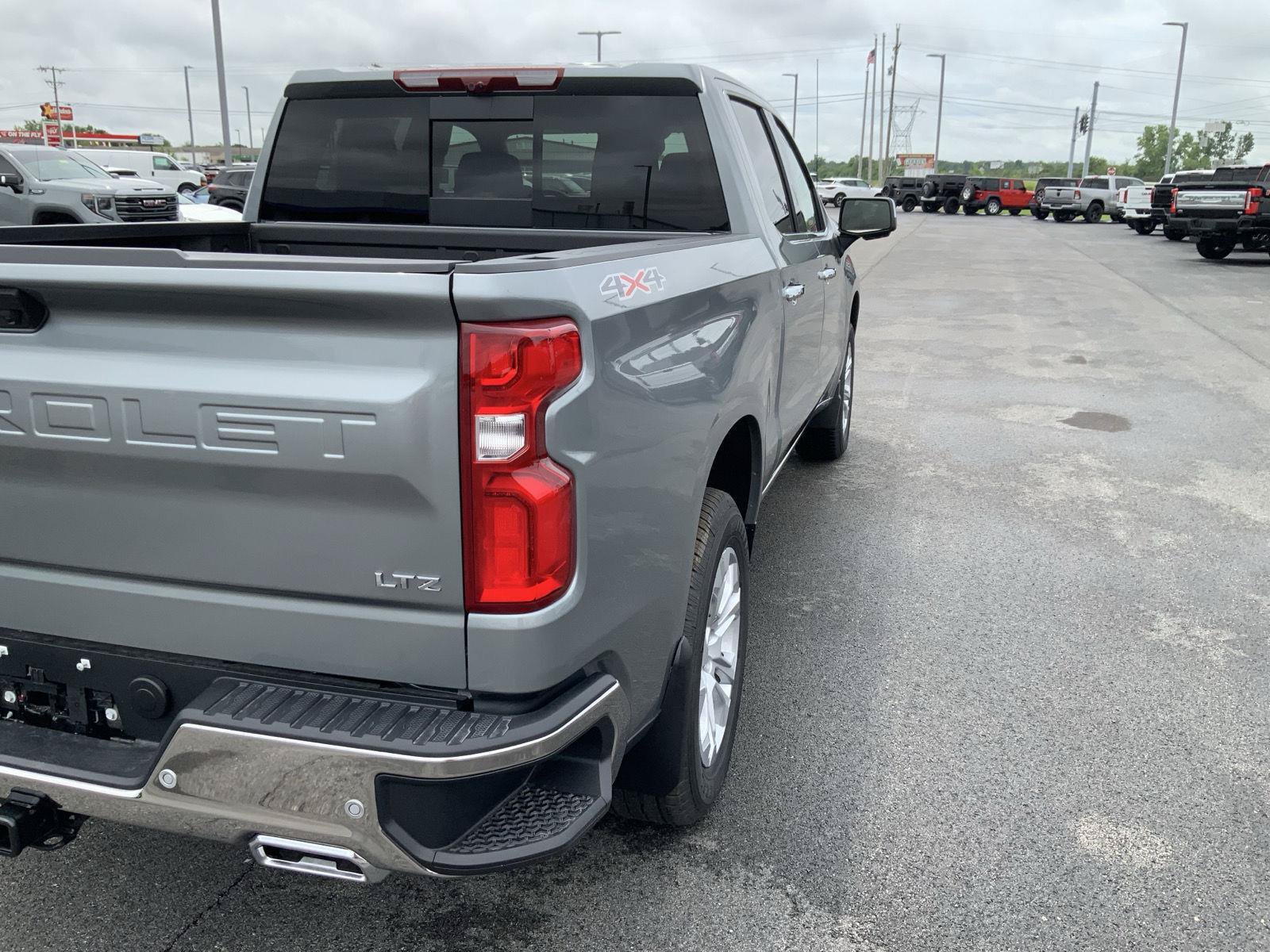 New 2026 Chevrolet Silverado 1500 LTZ w/ LTZ Premium Package AWD/4WD image 17