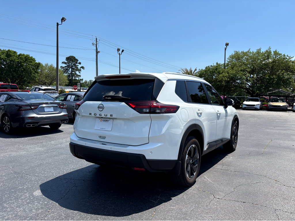 Used 2025 Nissan Rogue SV w/ SV Premium Package image 28