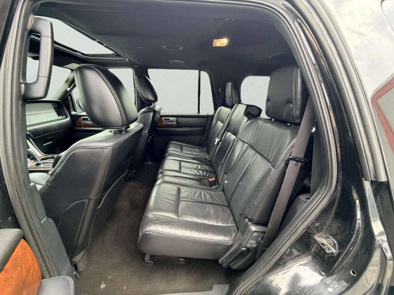 Used 2015 Lincoln Navigator 4WD image 25