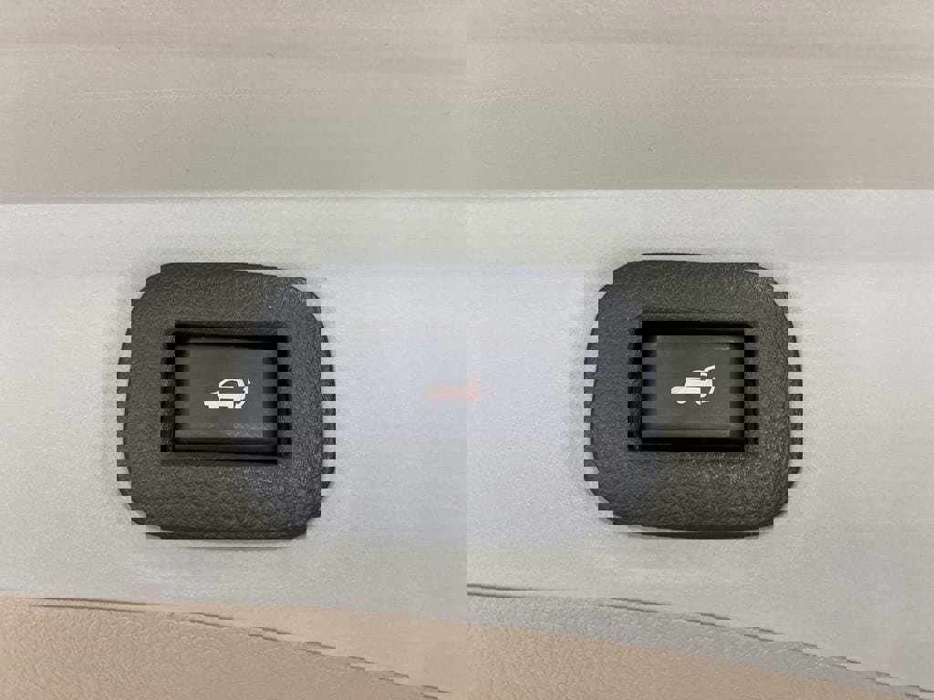 Used 2016 Nissan Rogue SV w/ SV Premium Package image 36