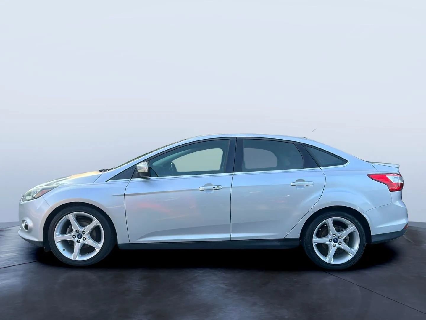 Used 2013 Ford Focus Titanium w/ Titanium Handling Pkg image 2