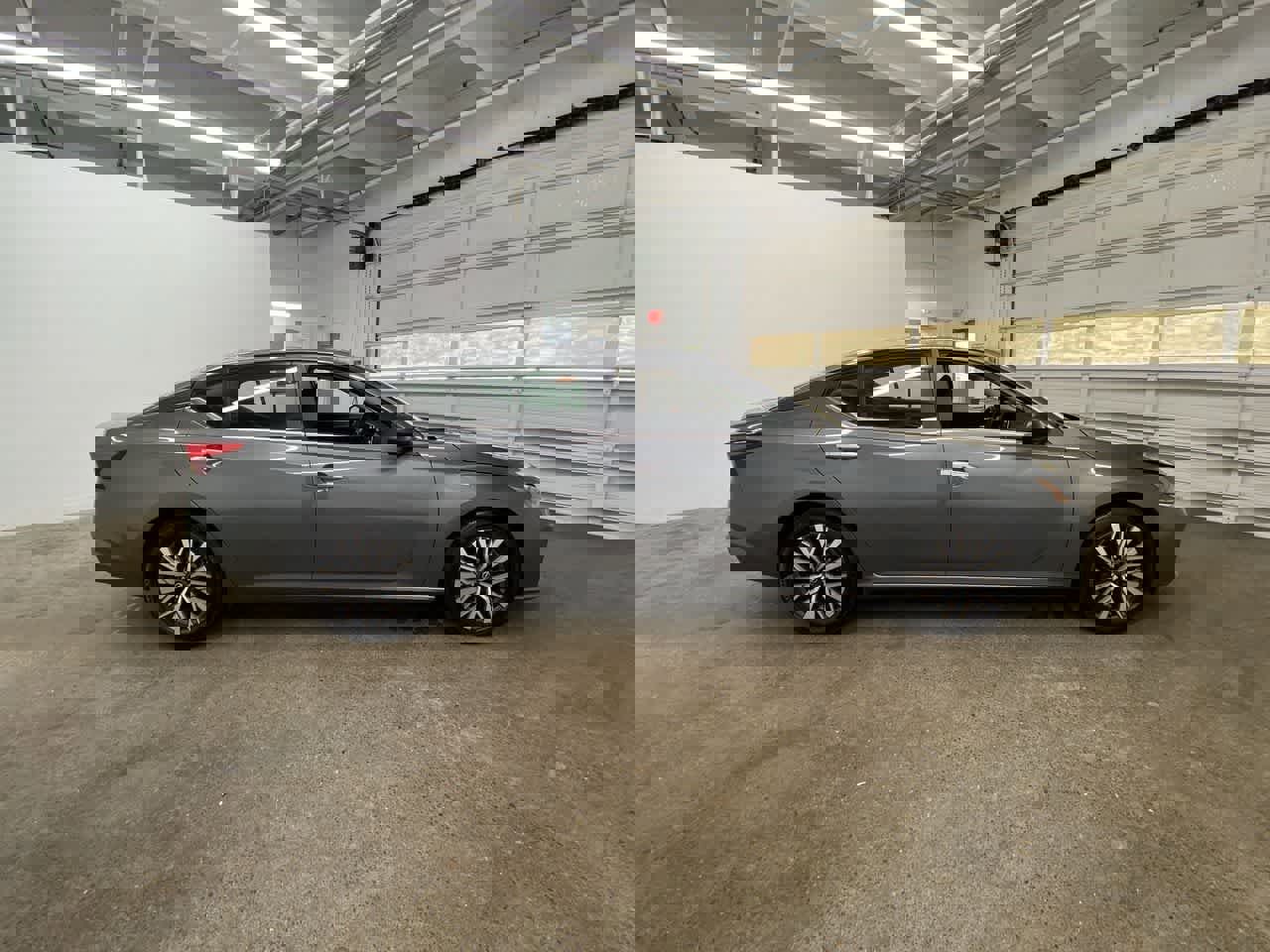 Used 2025 Nissan Altima 2.5 SV image 7