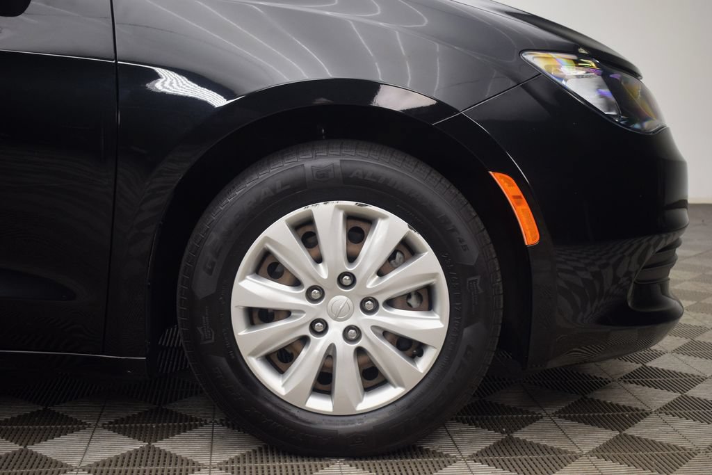 Used 2019 Chrysler Pacifica L FWD image 27