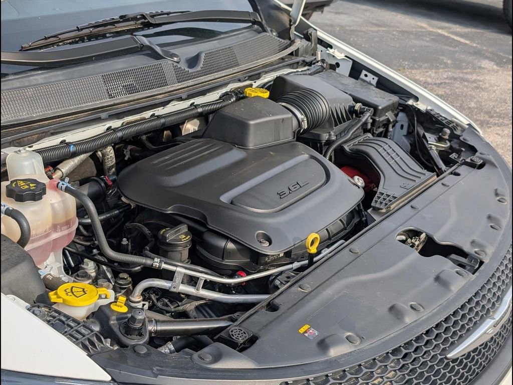 Used 2022 Chrysler Voyager LX image 24