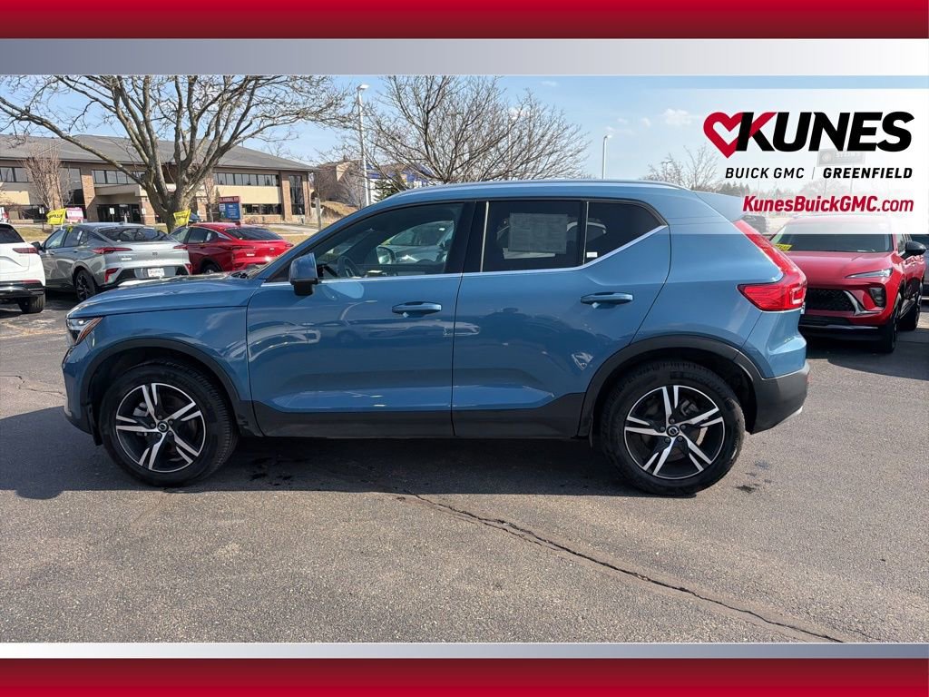 Used 2024 Volvo XC40 B5 Core AWD/4WD image 9