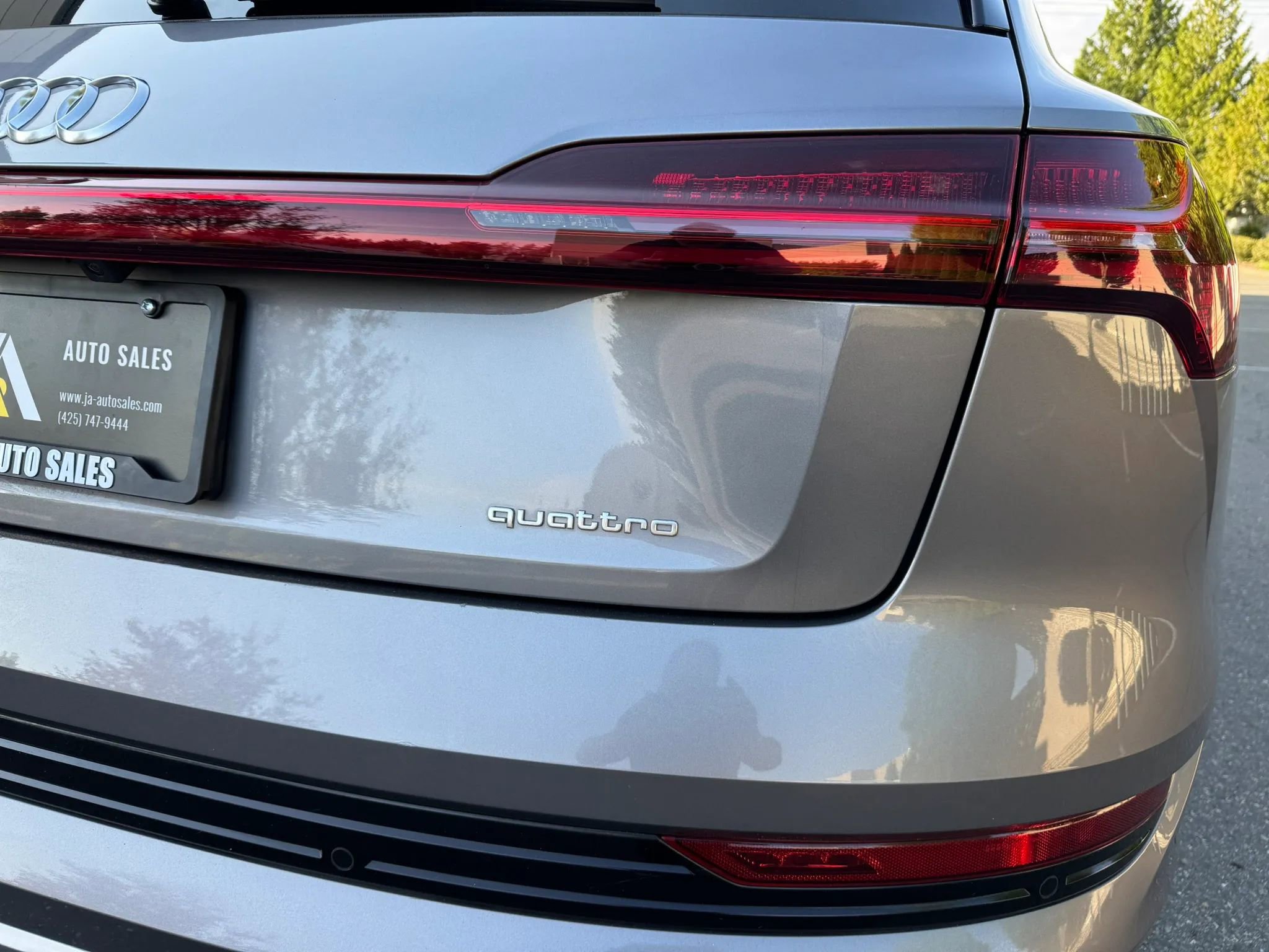 Used 2022 Audi e-tron Premium AWD/4WD image 16