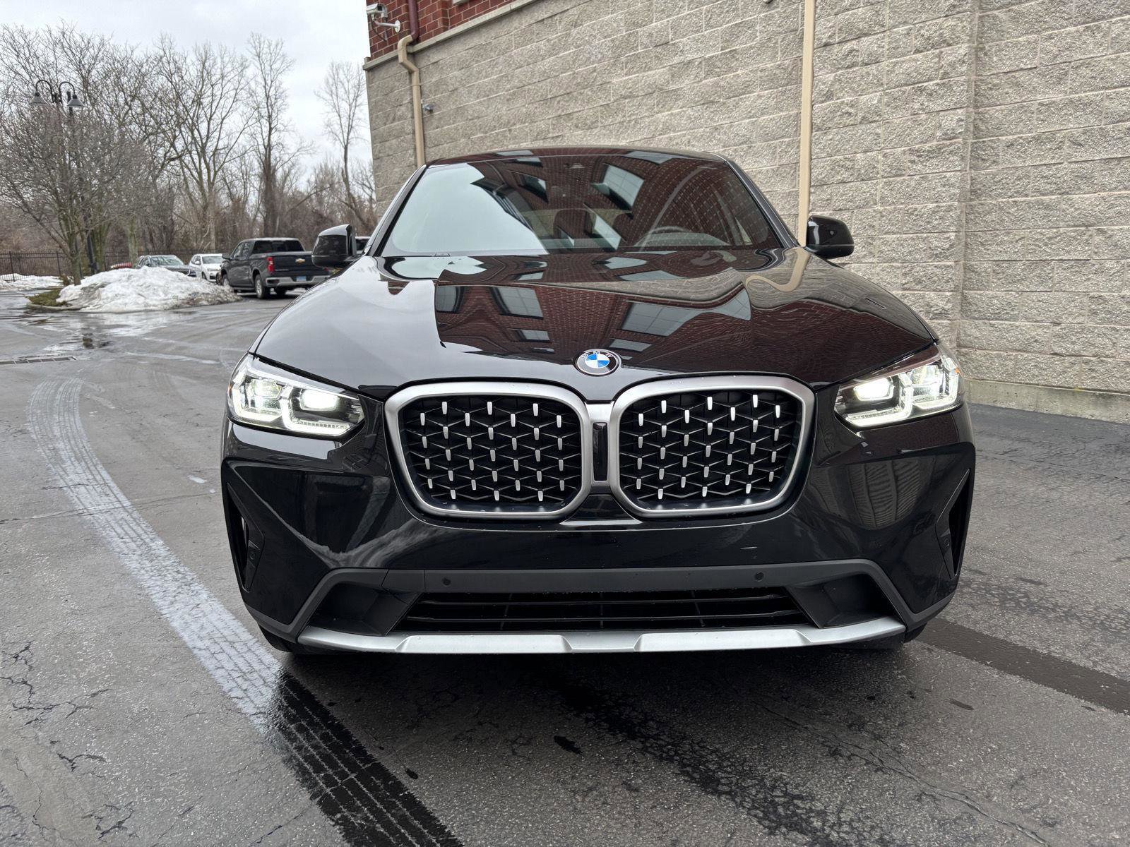 Used 2024 BMW X4 xDrive30i w/ Premium Package image 4