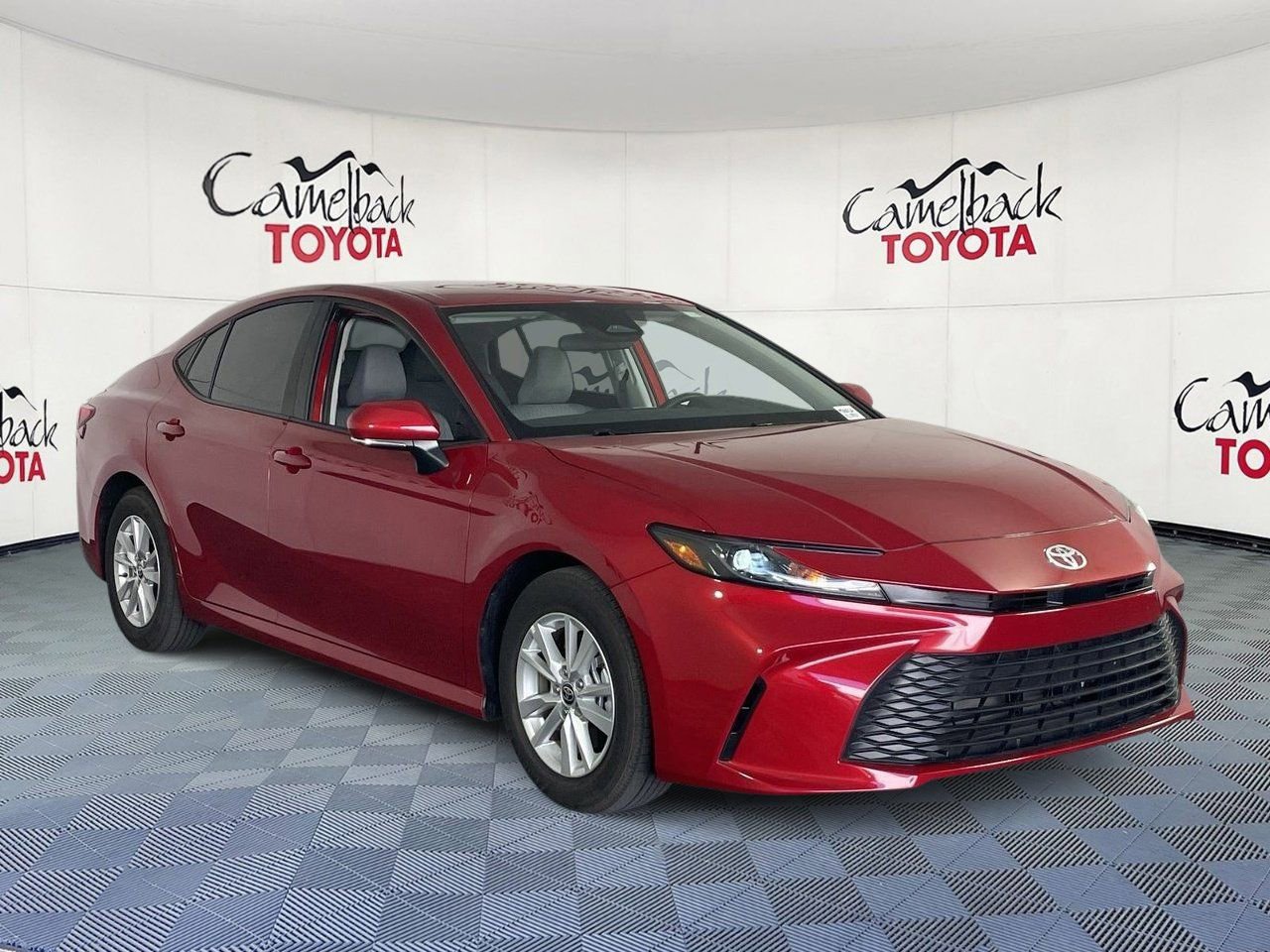 Used 2025 Toyota Camry LE image 3