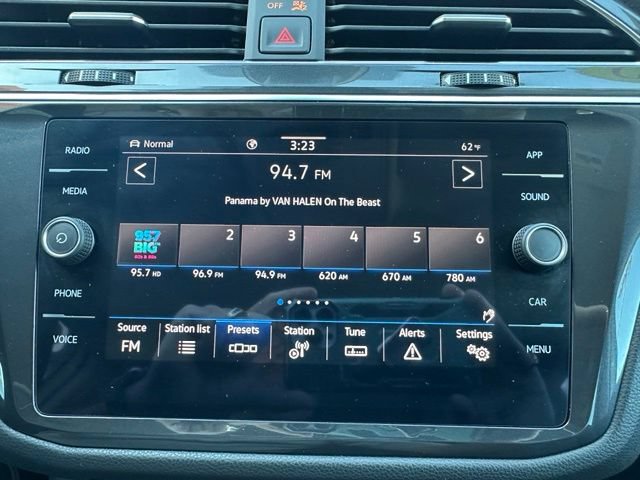 Used 2023 Volkswagen Tiguan SE AWD/4WD image 24