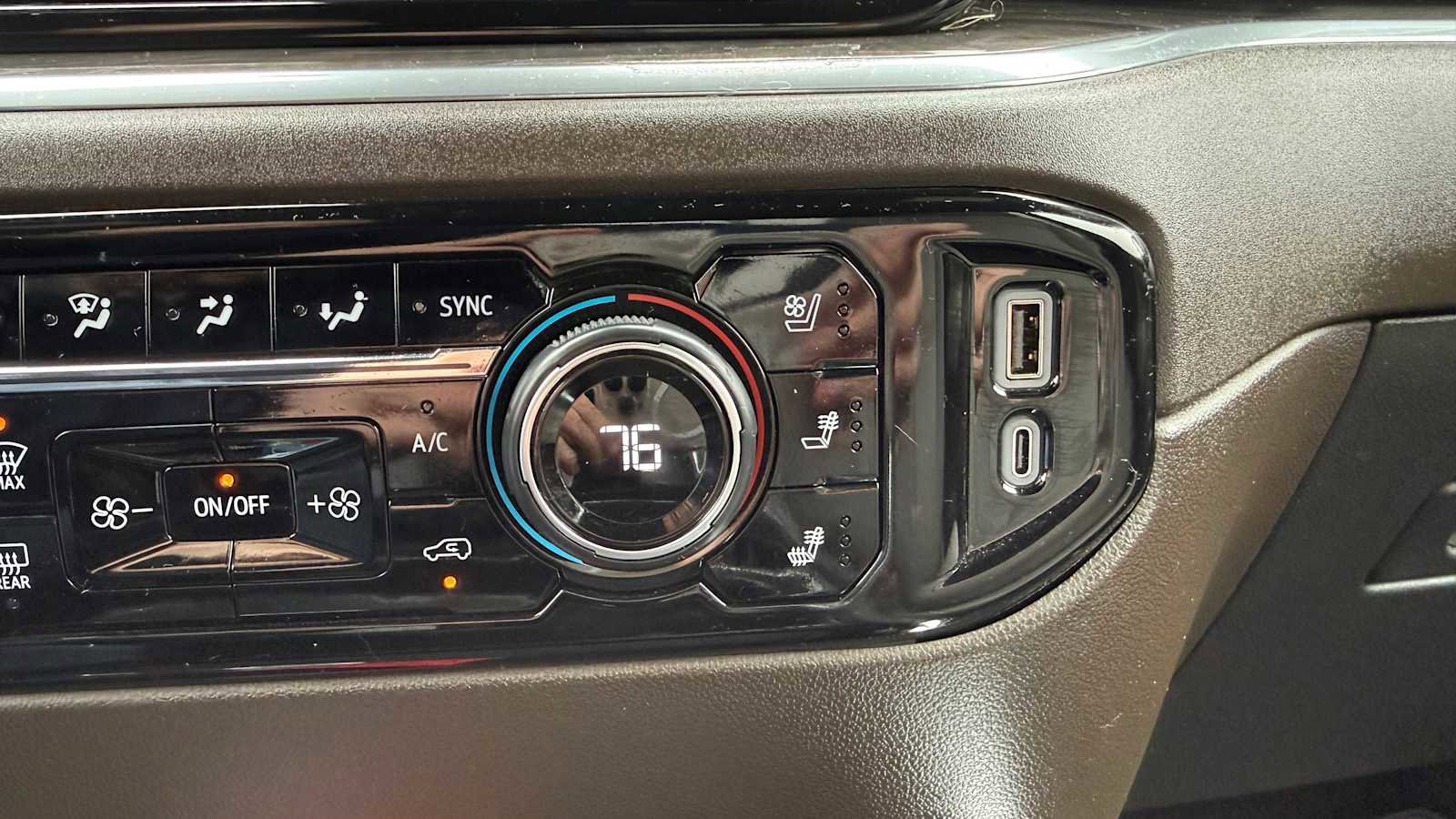 Used 2024 Chevrolet Silverado 3500 LTZ w/ LTZ Plus Package AWD/4WD image 24