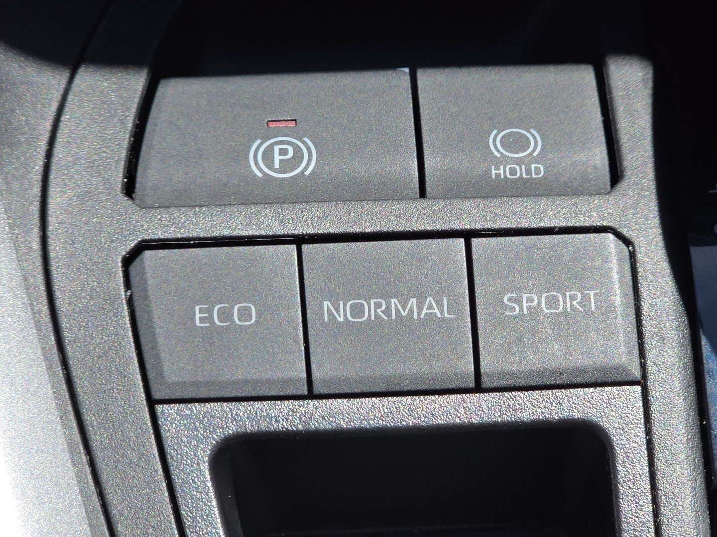 Used 2024 Toyota RAV4 XLE FWD image 9