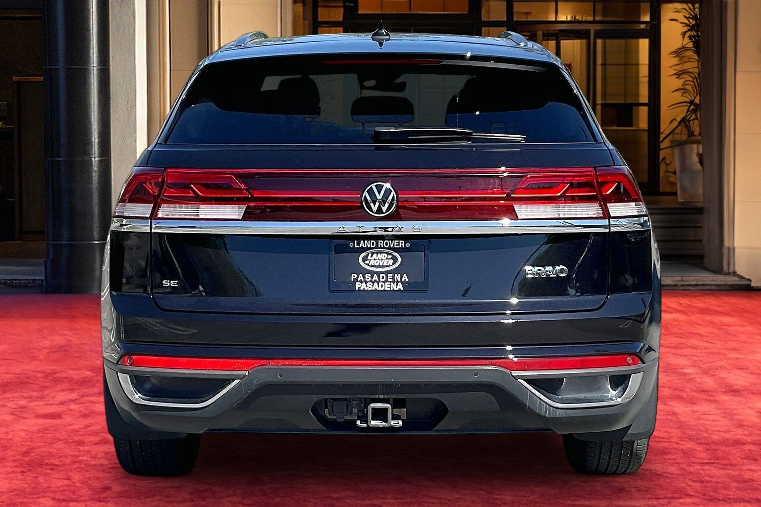 Used 2024 Volkswagen Atlas Cross Sport SE FWD image 4