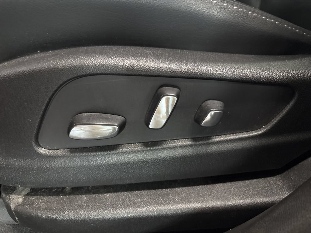 Used 2024 Cadillac XT6 Sport w/ LPO, Floor Liner Package AWD/4WD image 23