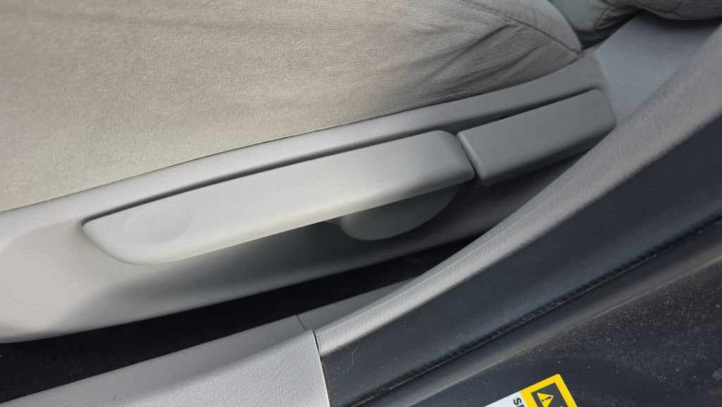 Used 2013 Toyota Corolla L FWD image 16