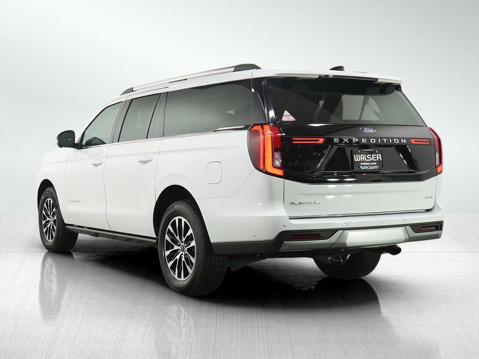 Used 2025 Ford Expedition Max Platinum AWD/4WD image 3