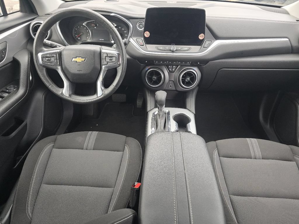 Used 2025 Chevrolet Blazer LT AWD/4WD image 19