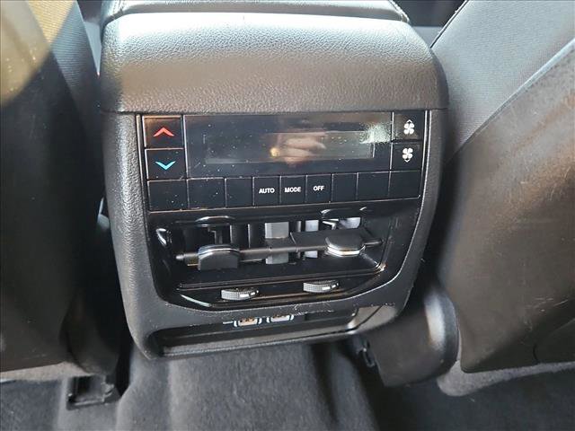 Used 2023 Jeep Grand Cherokee L Laredo image 17