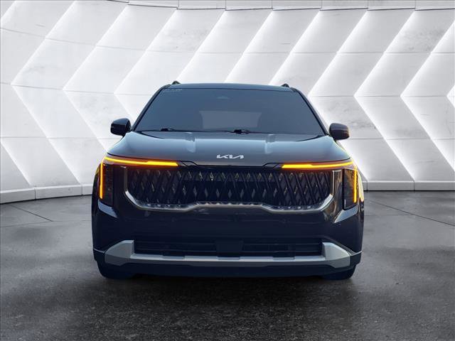 Used 2025 Kia Carnival EX image 8