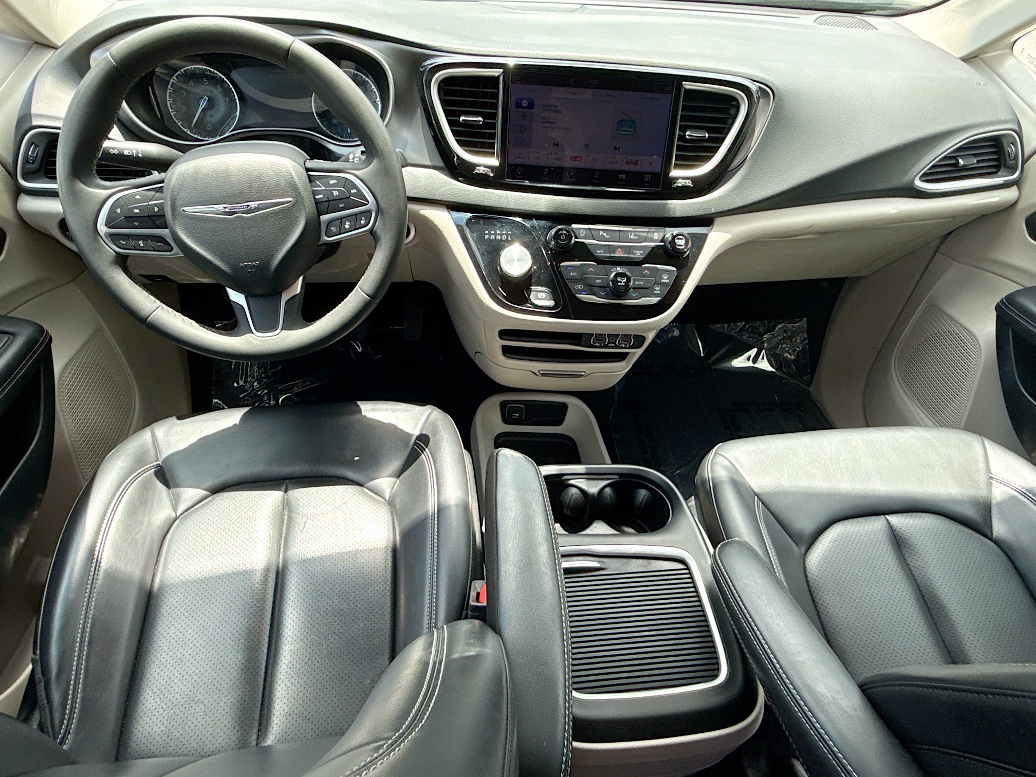 Used 2023 Chrysler Pacifica Touring-L FWD image 16
