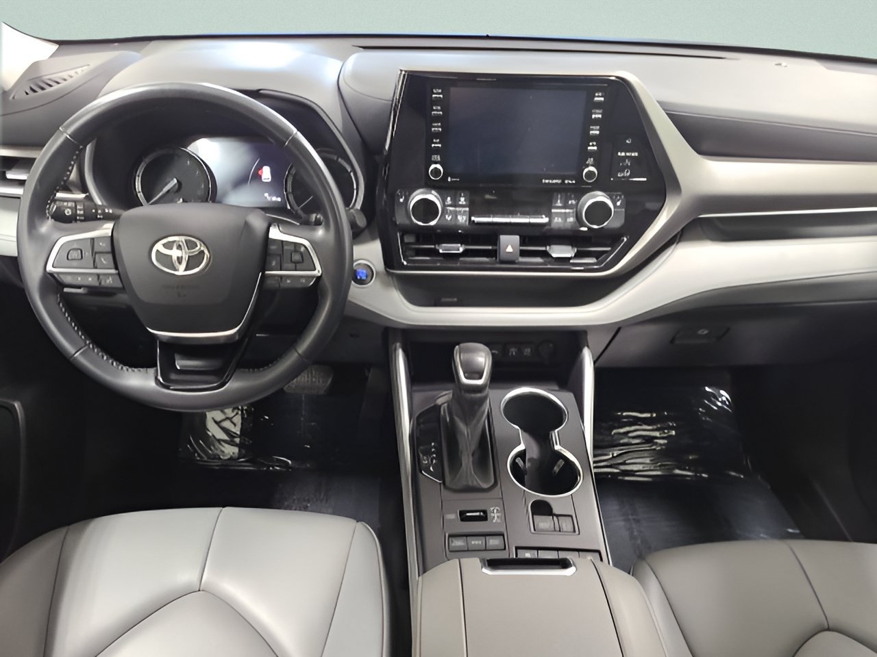 Used 2021 Toyota Highlander XLE AWD/4WD image 25
