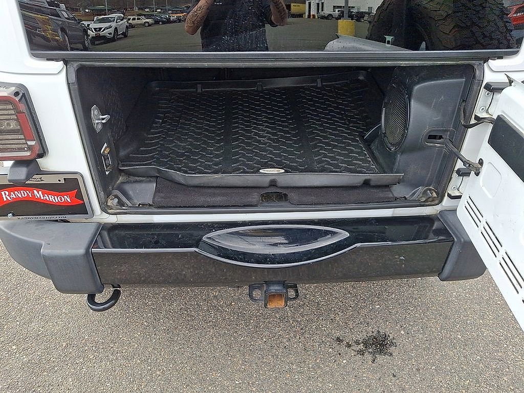 Used 2014 Jeep Wrangler Unlimited Sahara image 29