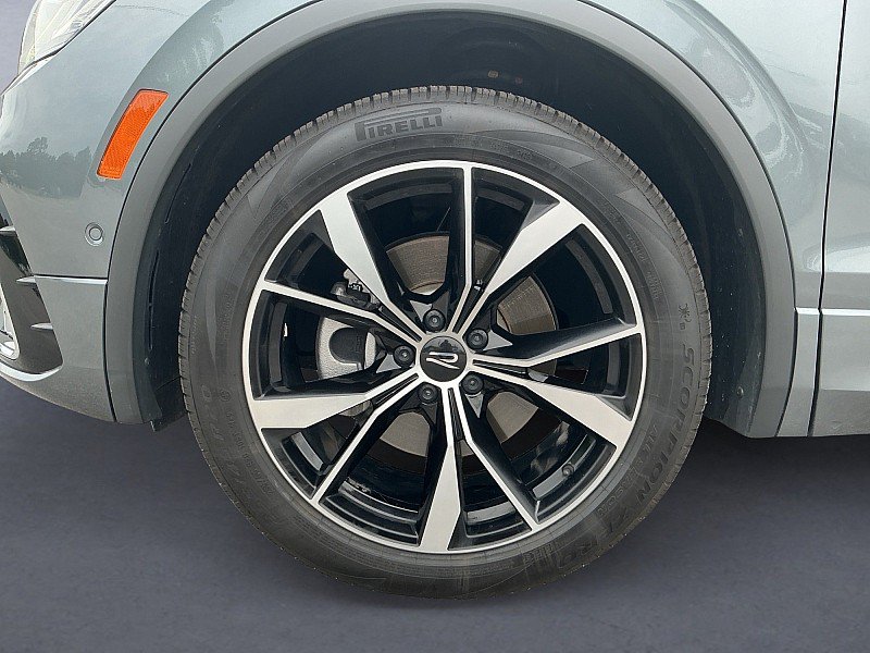 Used 2024 Volkswagen Tiguan SEL R-Line AWD/4WD image 9