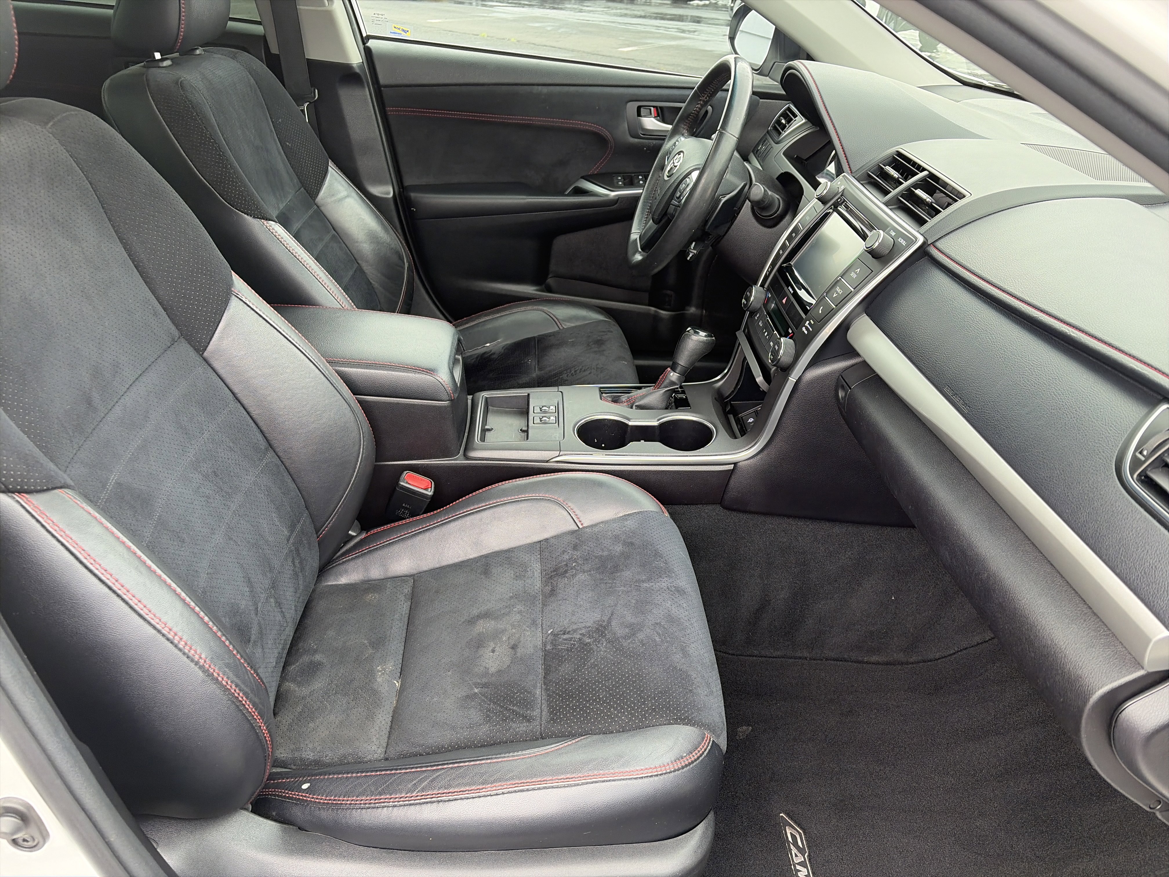 Used 2017 Toyota Camry XSE w/ Moonroof Package FWD image 30