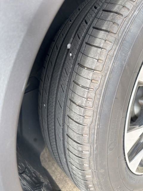 Used 2025 Toyota Highlander XLE image 33