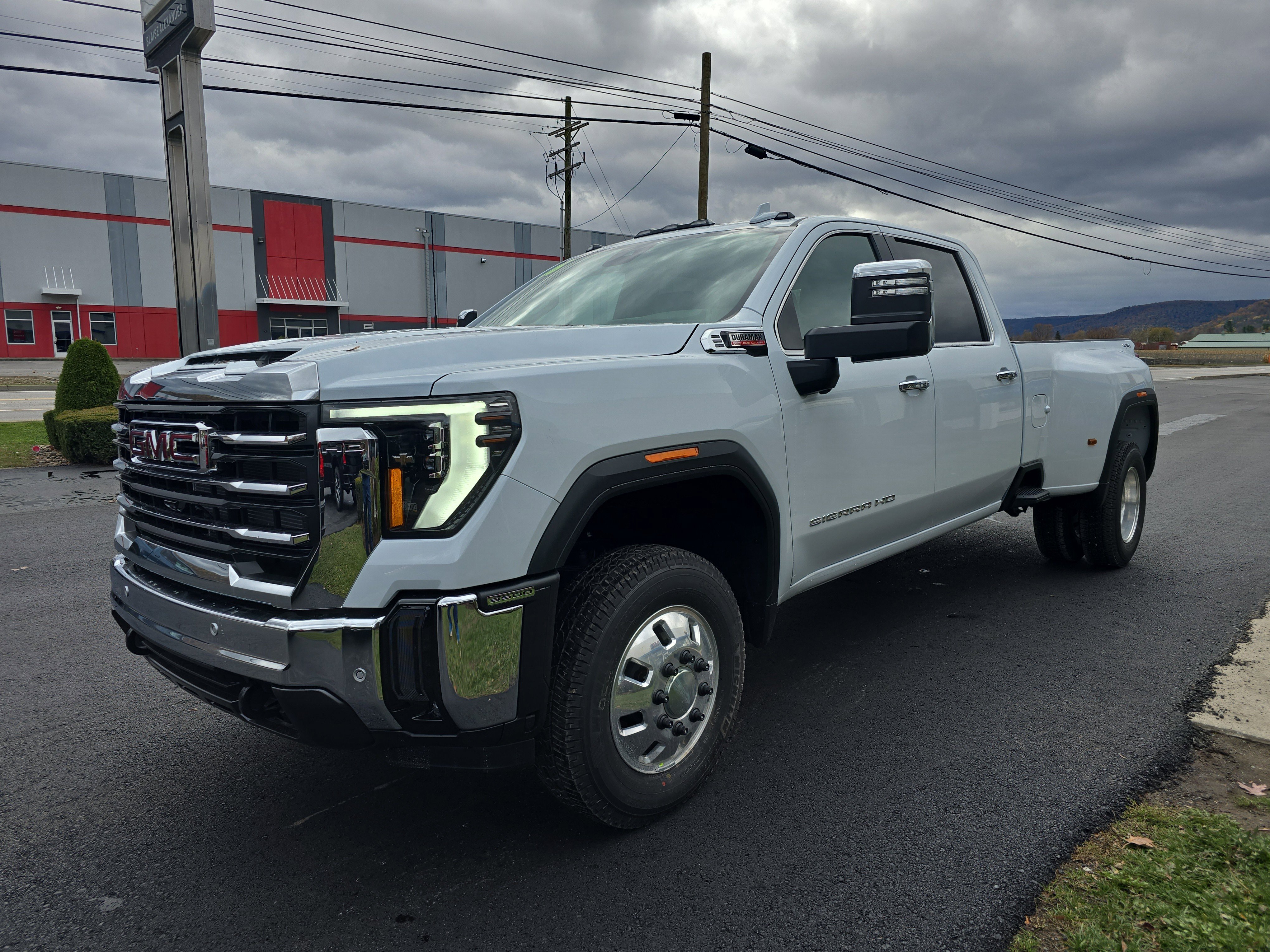 New 2026 GMC Sierra 3500 SLT w/ SLT Convenience Package image 8