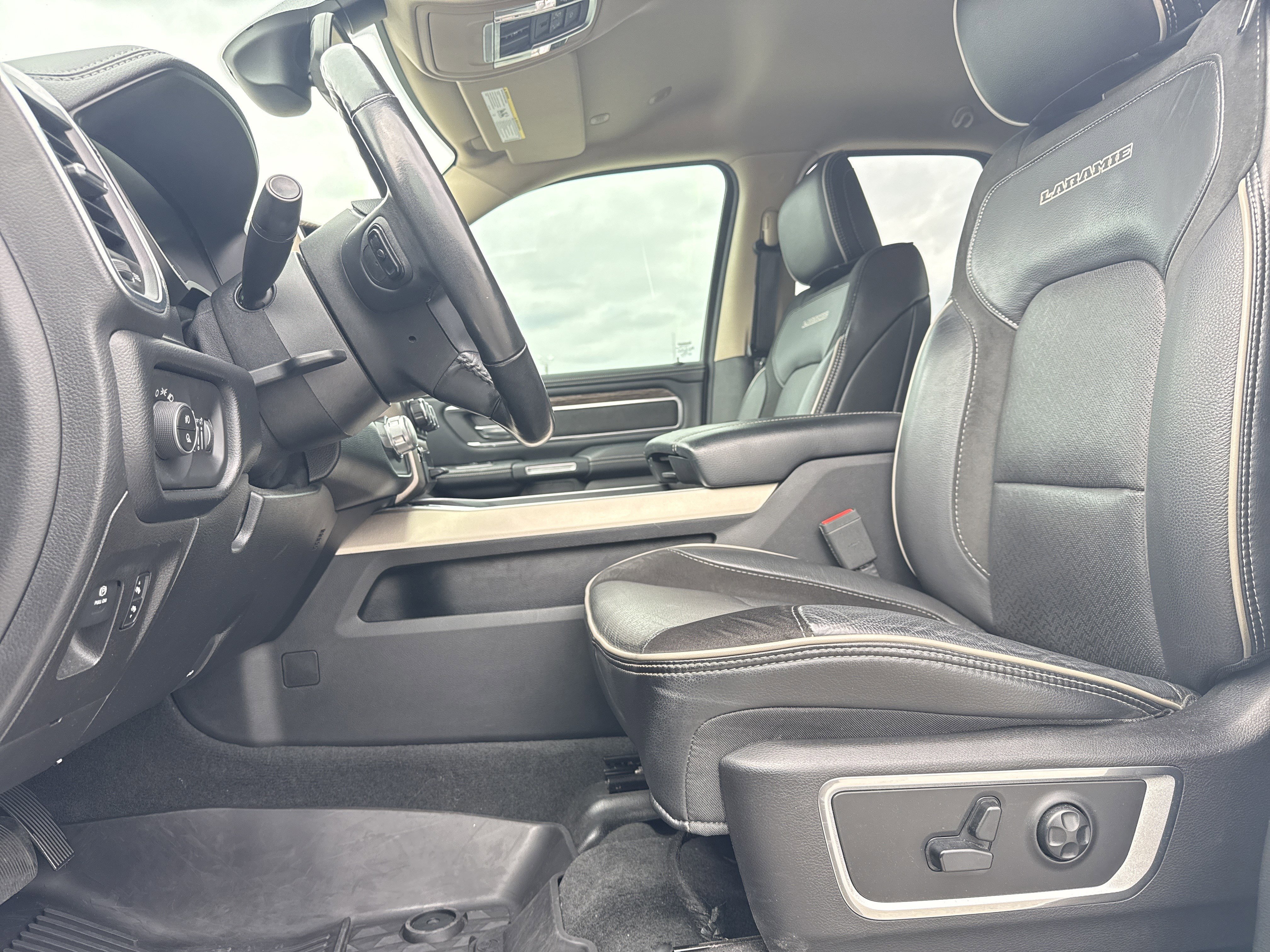 Used 2019 RAM 1500 Laramie image 15