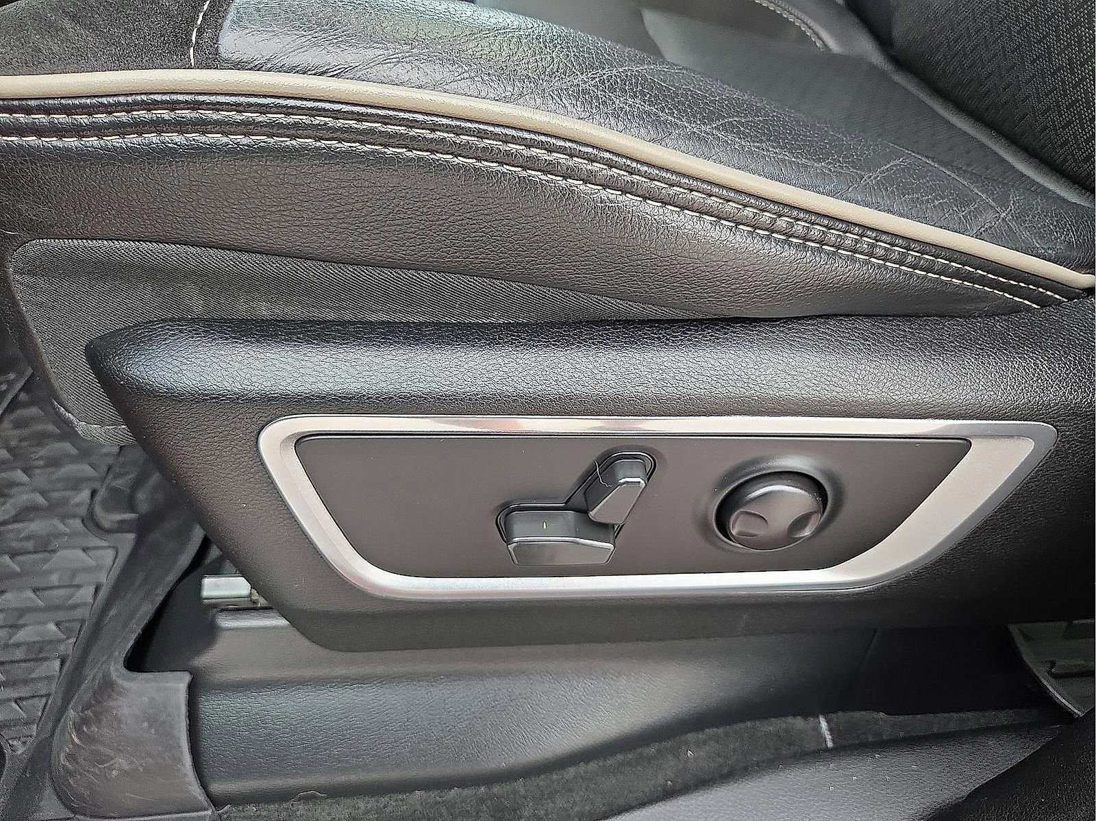 Used 2022 RAM 1500 Laramie AWD/4WD image 14