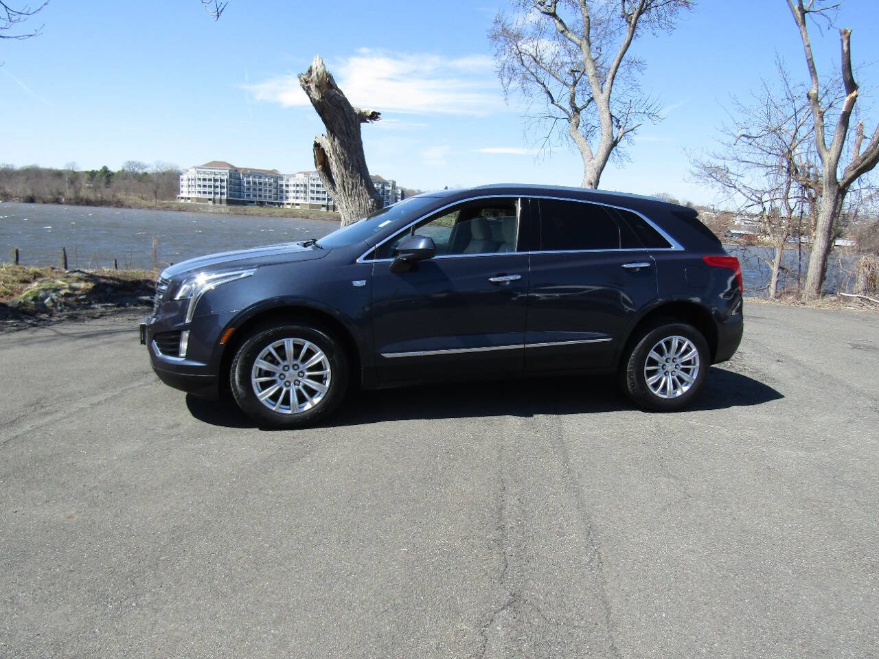 Used 2019 Cadillac XT5 AWD image 2