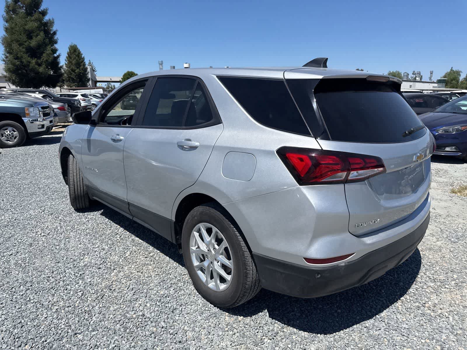 Used 2022 Chevrolet Equinox LS w/ LPO, Floor Liner Package AWD/4WD image 7