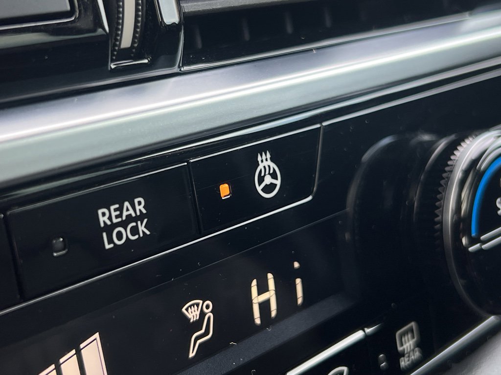 Used 2023 Nissan Pathfinder Platinum image 36