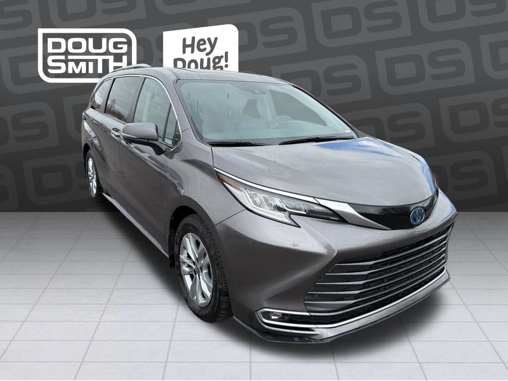 Used 2023 Toyota Sienna Limited image 7