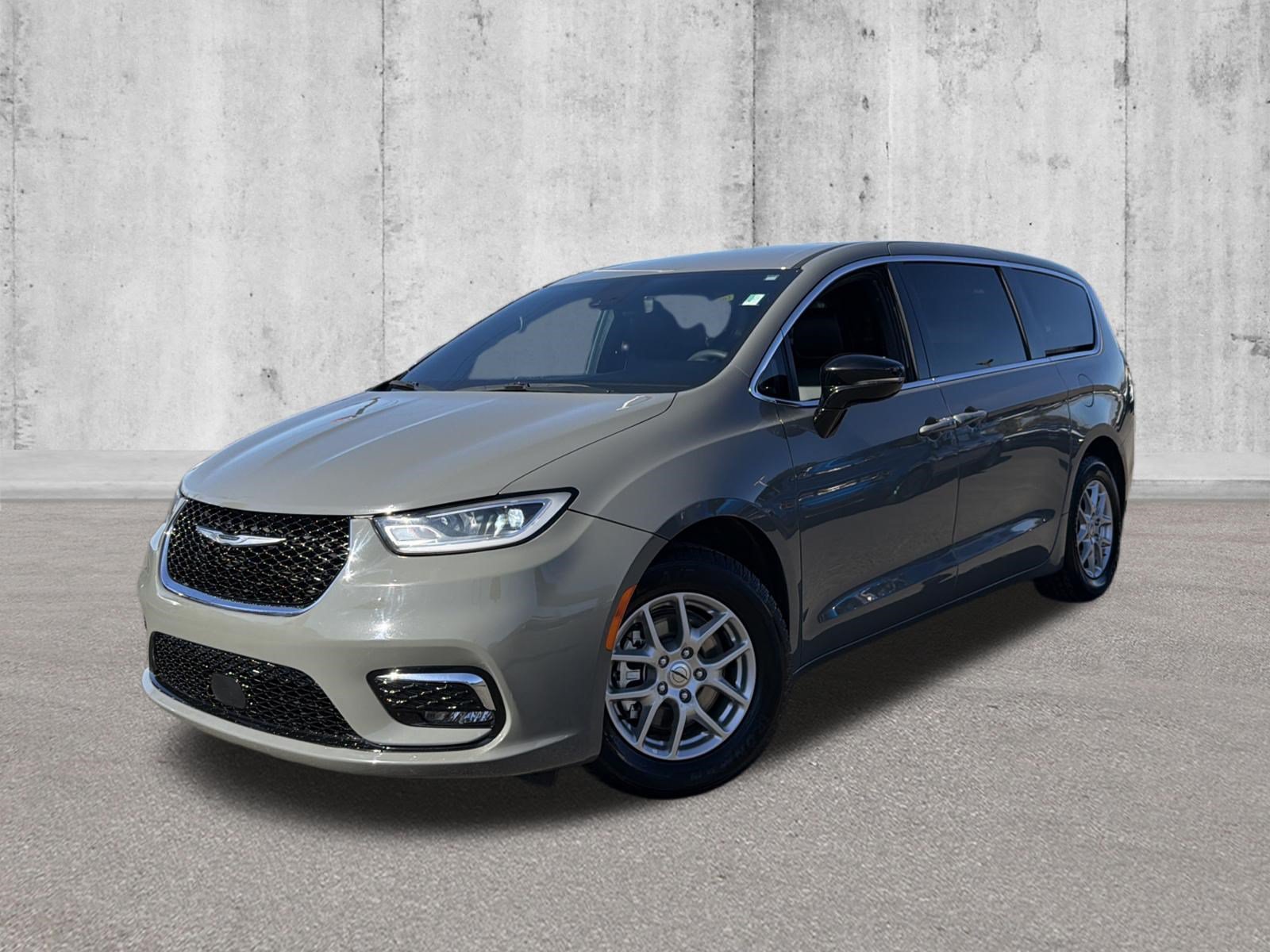Used 2025 Chrysler Pacifica Select
