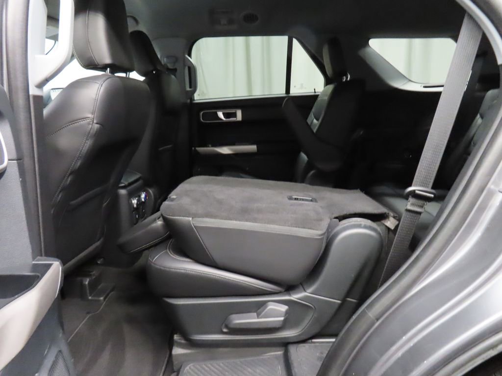 Used 2023 Ford Explorer XLT AWD/4WD image 45