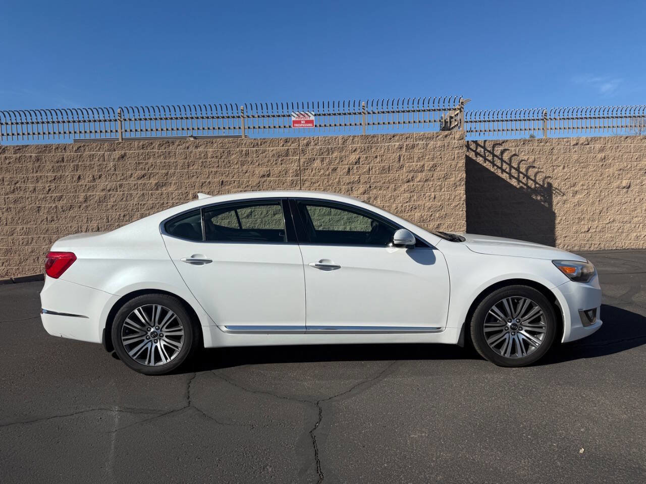 Used 2015 Kia Cadenza Premium image 4