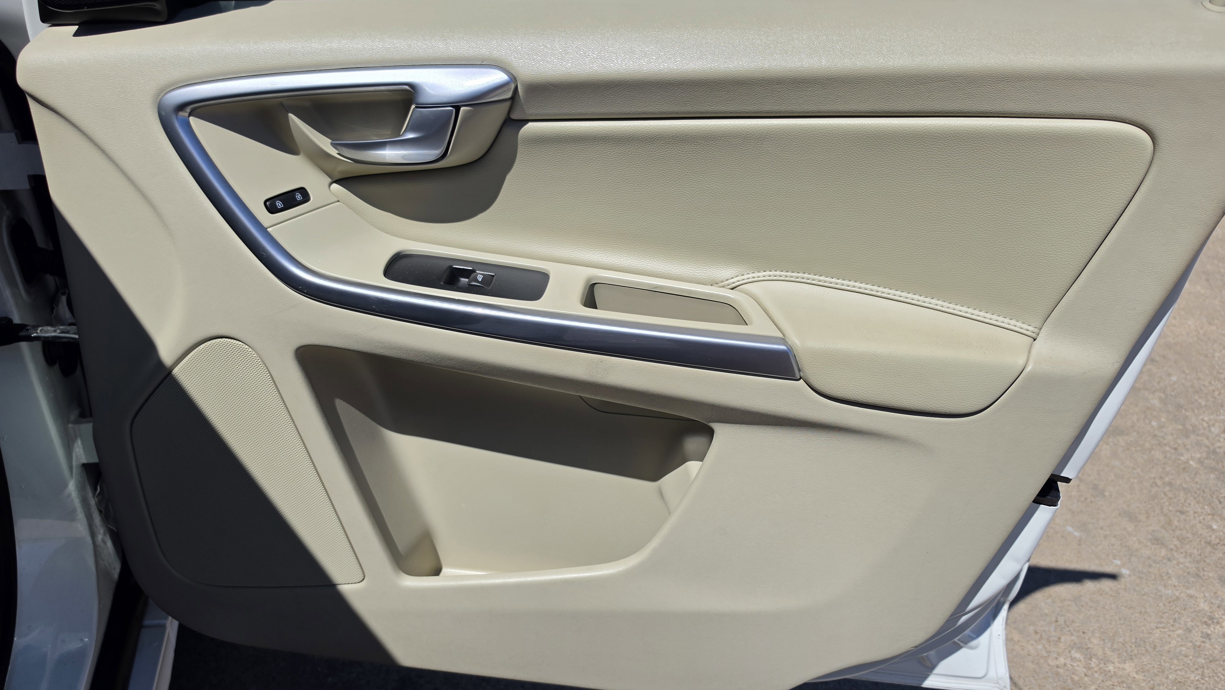 Used 2015 Volvo XC60 T5 Premier w/ Proximity Package FWD image 34
