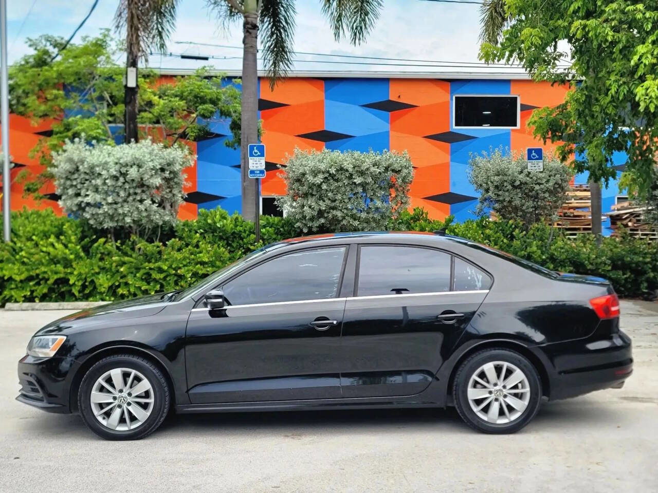 Used 2015 Volkswagen Jetta Sport FWD image 25