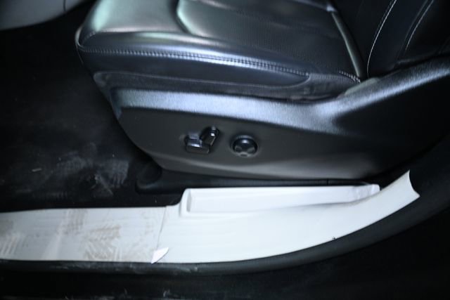 Used 2023 Chrysler Pacifica Touring-L image 24