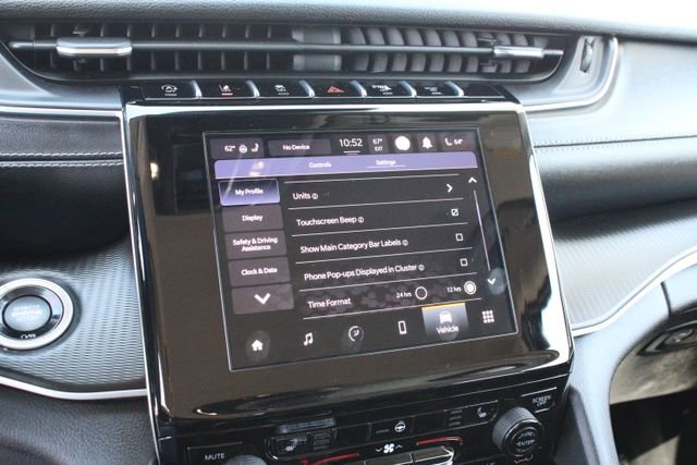 Used 2023 Jeep Grand Cherokee Laredo w/ Luxury Tech Group I AWD/4WD image 27
