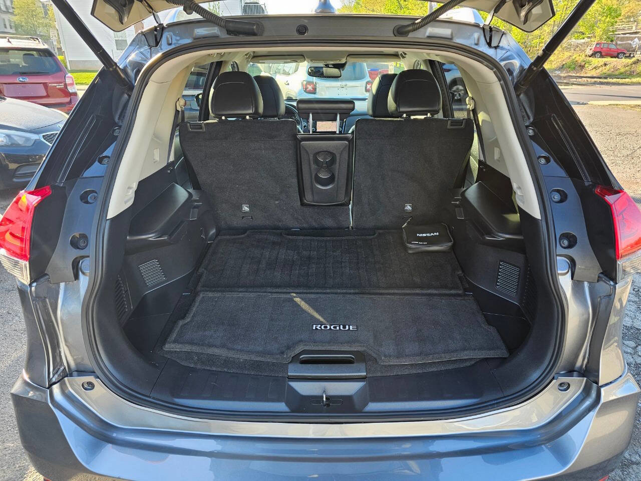 Used 2018 Nissan Rogue SL w/ Premium Package AWD/4WD image 7