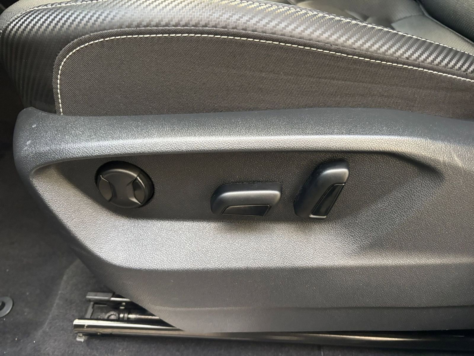 Used 2025 Volkswagen Atlas Cross Sport SE image 23