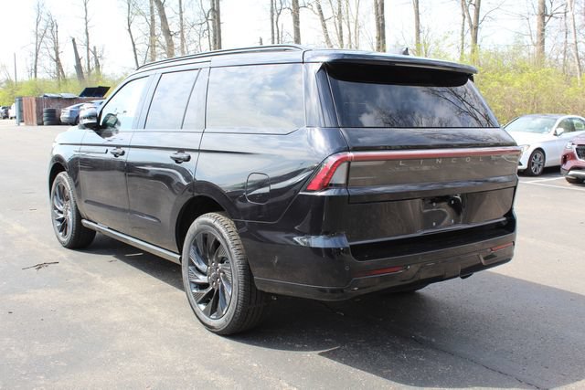 New 2026 Lincoln Navigator Reserve w/ Jet Appearance Package AWD/4WD image 5
