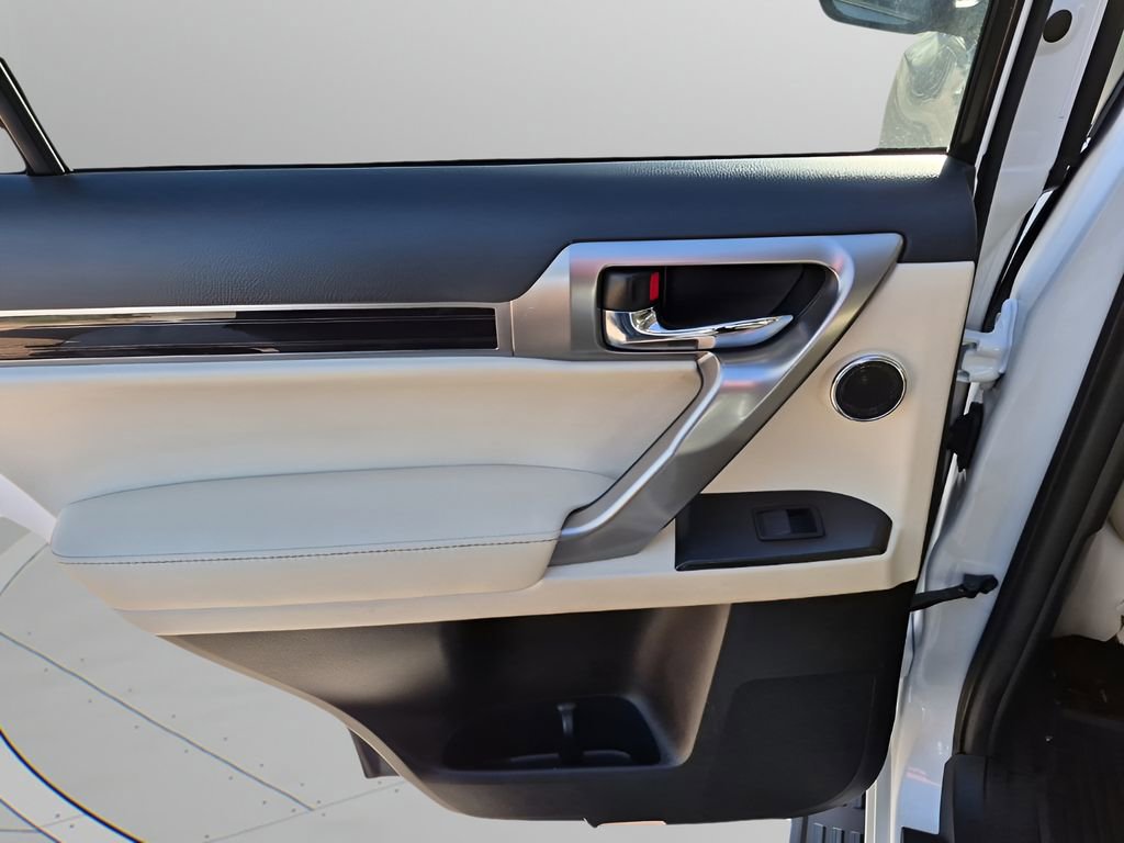 Used 2023 Lexus GX 460 Luxury w/ Sport Design Package image 17
