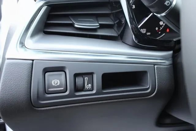 Used 2025 Cadillac XT5 Luxury image 17